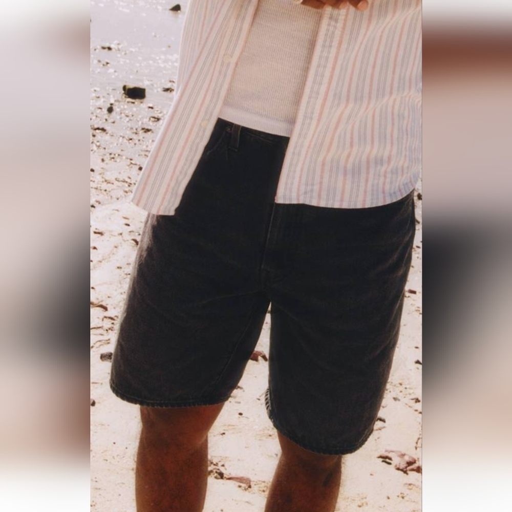 Levis Chino Shorts Men's Size 36 relaxed fit. Black Shorts 9" Inseam Like New.